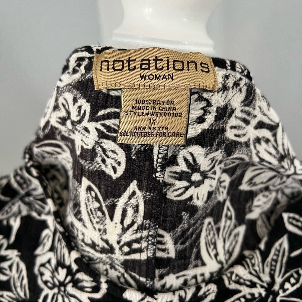 Notations Plus Size 1X Black & White Tropical Floral Sleeveless Tunic Top - Picture 6 of 8